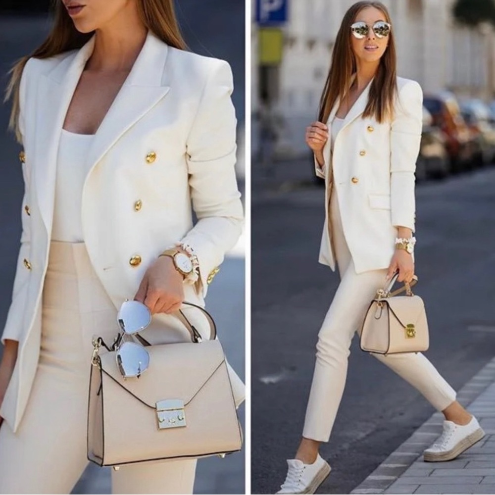 High waist.                                        Off white.  /  Stretchy